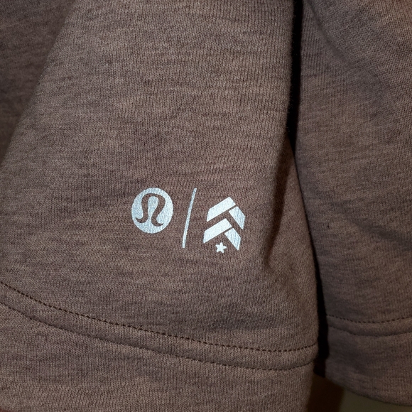 LULULEMON X BARRY'S STRONGER AS ONE CROP H… - Picture 8 of 14